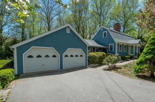 2 Curiosity Ln, Essex, CT 06426-1356