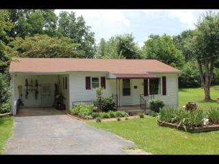 713 Doak St, Livingston, TN 38570-1230