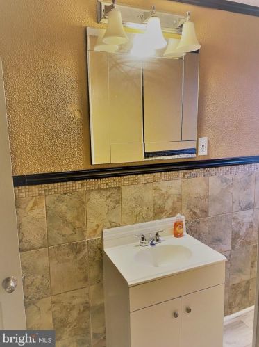 468 Stuyvesant Ave, Trenton NJ  08618-4103 exterior