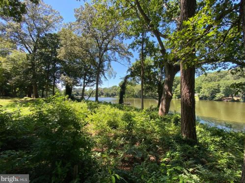 213 Shore Dr, Dover DE  19901-5740 exterior