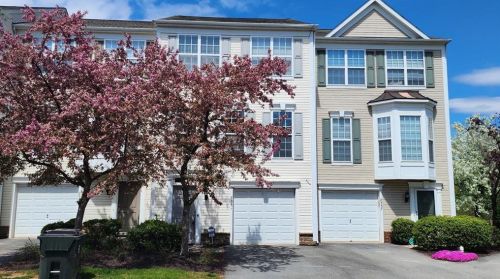8541 Gateway Rd, Breinigsville, PA 18031-1559