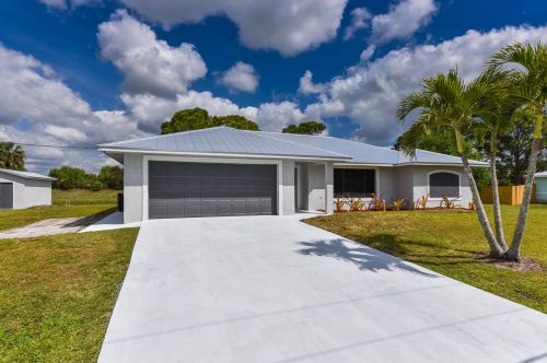 373 Fairway Ave, Fort Pierce, FL 34983-3013