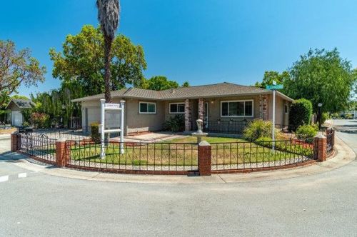 815 Fillippelli Dr, Gilroy, CA 95020-3903