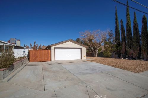 15486 Yates Rd, Victorville, CA 92395-5336