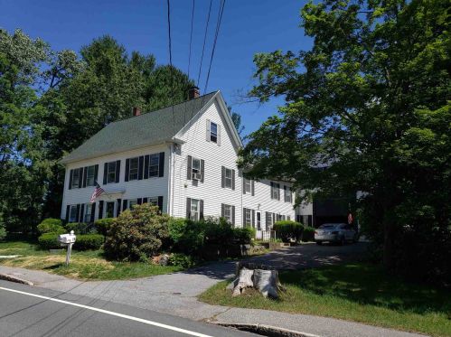 16 School St, Salem, NH 03079-2711