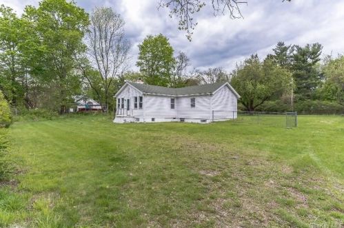 824 Hillside Rd, New Hamburg, NY 12590-6619