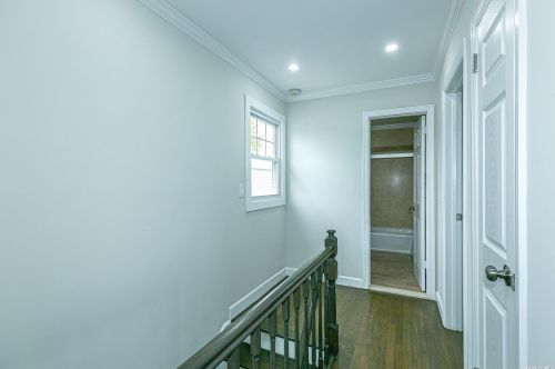 34 5th Ave, New Hyde Park NY  11040-5004 exterior