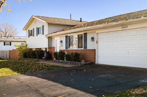 2489 Parlin Dr, Darbydale, OH 43123-1827