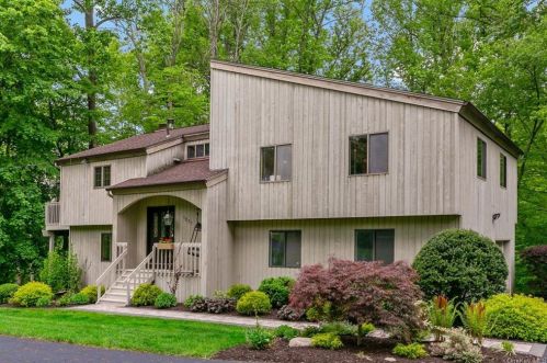 1251 Underhill Ave, Yorktown Hgts, NY 10598-5718