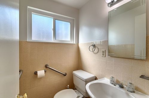 10422 Ponder St, Cypress CA  90630-4462 exterior