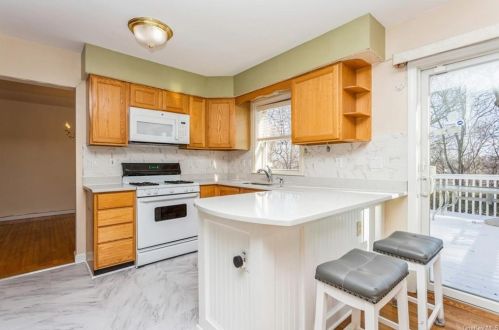 65 Greenvale Cir, White Plains NY  10607-1601 exterior