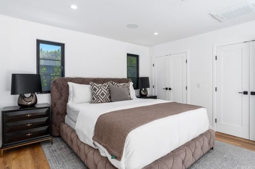 1712 Tradewinds Ln, Newport Beach CA  92660-4312 exterior