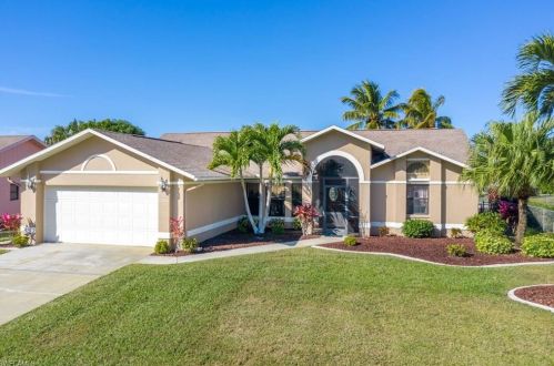 1206 1st Pl, Cape Coral, FL 33991-2805
