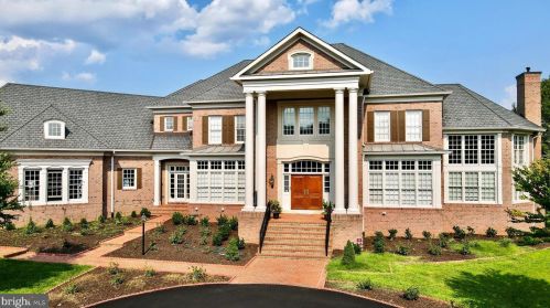 855 Nicholas Run Dr, Great Falls, VA 22066-1385