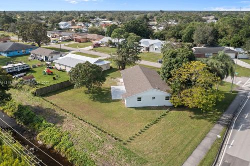 300 Prima Vis Blvd, Fort Pierce FL 34983-1834 exterior