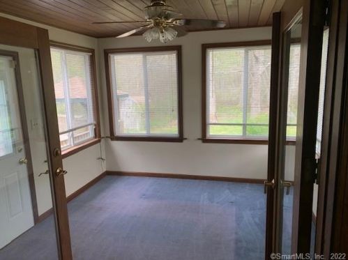 15 Lena Dr, Uncasville CT  06382-1405 exterior