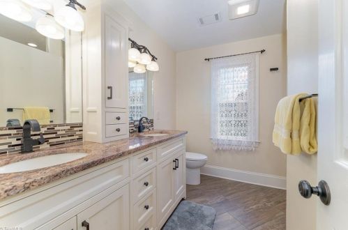 5317 Highstream Ct, Greensboro NC  27407-5825 exterior