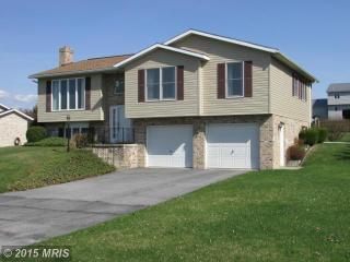 694 Kittatinny Dr, Chambersburg, PA 17202-9292