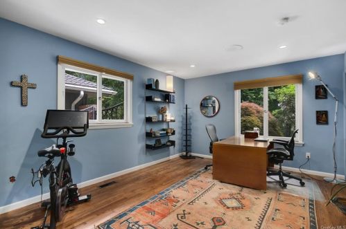 164 Westchester Ave, Scotts Corners NY  10576-1705 exterior