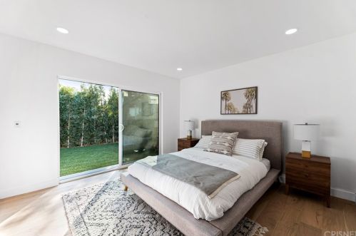 12432 La Maida St, North Hollywood CA  91607-3507 exterior