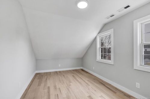 407 Jackson Ave, Bridgeport CT  06606-5573 exterior
