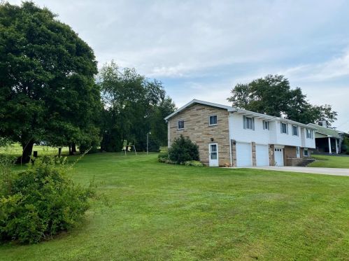 1521 Sycamore St, South Connellsville PA  15425-4954 exterior