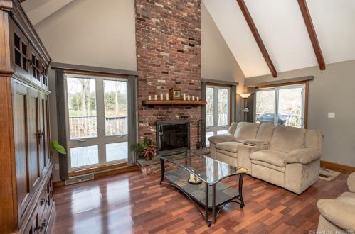 267 Stage Coach Rd, Durham, CT 06422-3611