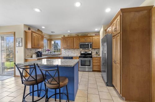 2922 Copper Mountain Ct, Green Bay WI  54313-3207 exterior