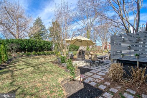 102 Cornwall St, Leesburg VA 20176-2804 exterior