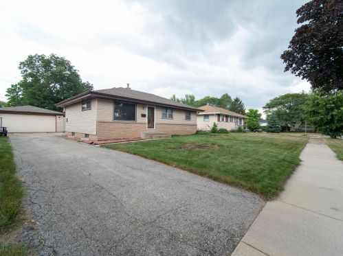 10445 Harvest Ln, Milwaukee, WI 53225-4035
