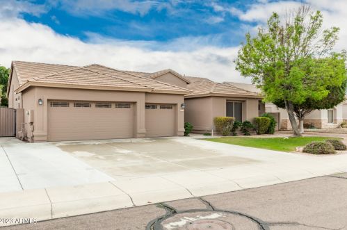 4637 Villa Linda Dr, Glendale, AZ 85310-3033