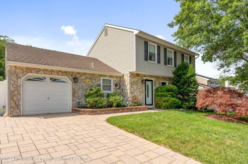 808 Constitution Dr, Bricktown, NJ 08724-1068
