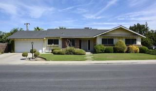 3048 Jacaranda Dr, Bakersfield, CA 93301-1518