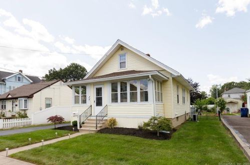 35 Kent St, Plainville, CT 06062-2314