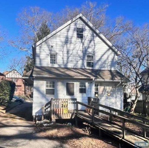 180 Griggs Ave, Teaneck NJ  07666-3304 exterior