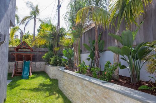 1336 1st St, Manhattan Beach CA  90266-6902 exterior