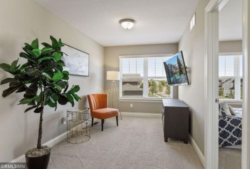 4032 Grand Chevalle Pkwy, Chaska MN 55318 exterior