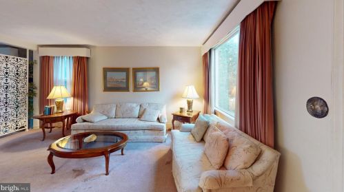 4032 Ely Pl, Washington, DC 20019-4105