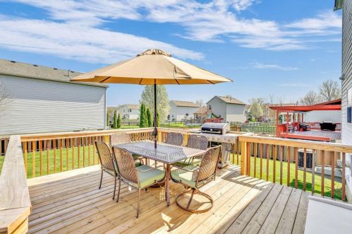 1565 Roscommon Dr, Pataskala OH  43062-7018 exterior