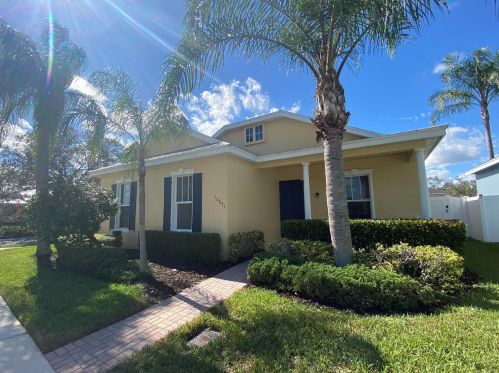 10691 West Park Ave, Fort Pierce, FL 34987-1918