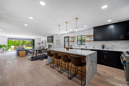 5254 Buffalo Ave, Van Nuys CA  91401-5929 exterior