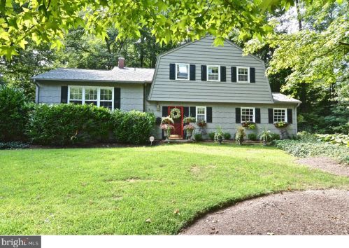 5 Crab Apple Ln, Trenton, NJ 08648-3123