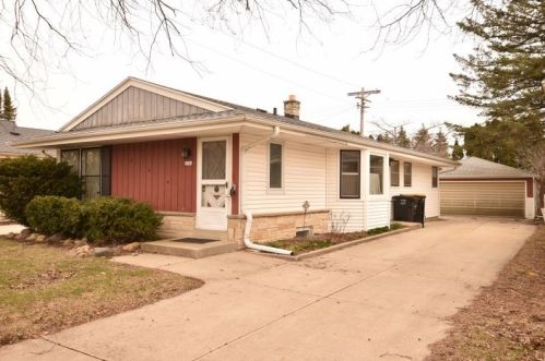 2104 113, Milwaukee WI 53226-4001 exterior