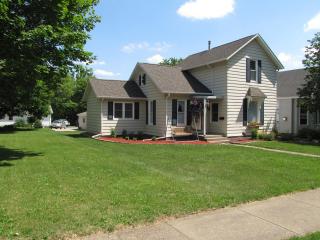 114 9th St, Buchanan, IA 52772-1104