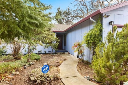 1321 Sirah Ct, Ukiah, CA 95482-3228
