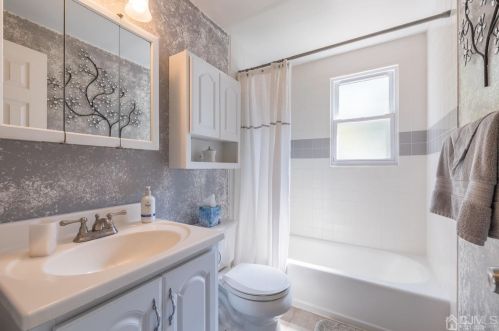 118 Lakeview Ave, Piscataway NJ 08854-2740 exterior