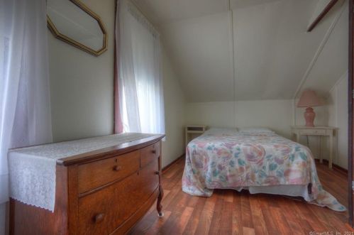 80 Noyes Ave, Stonington, CT 06378-2743