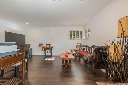 14639 Albers St, Van Nuys CA 91411-3713 exterior