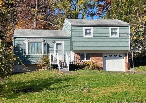 72 Buckingham Dr, Stamford, CT 06902-8330