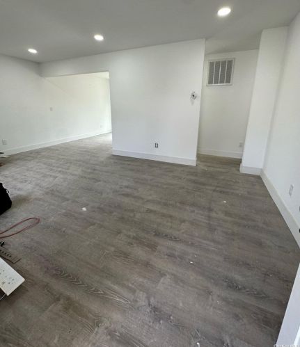 29 Cedar St, Central Islip, NY 11722-4140